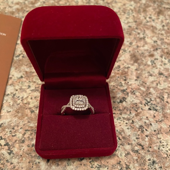 Diamond ring - Picture 1 of 8